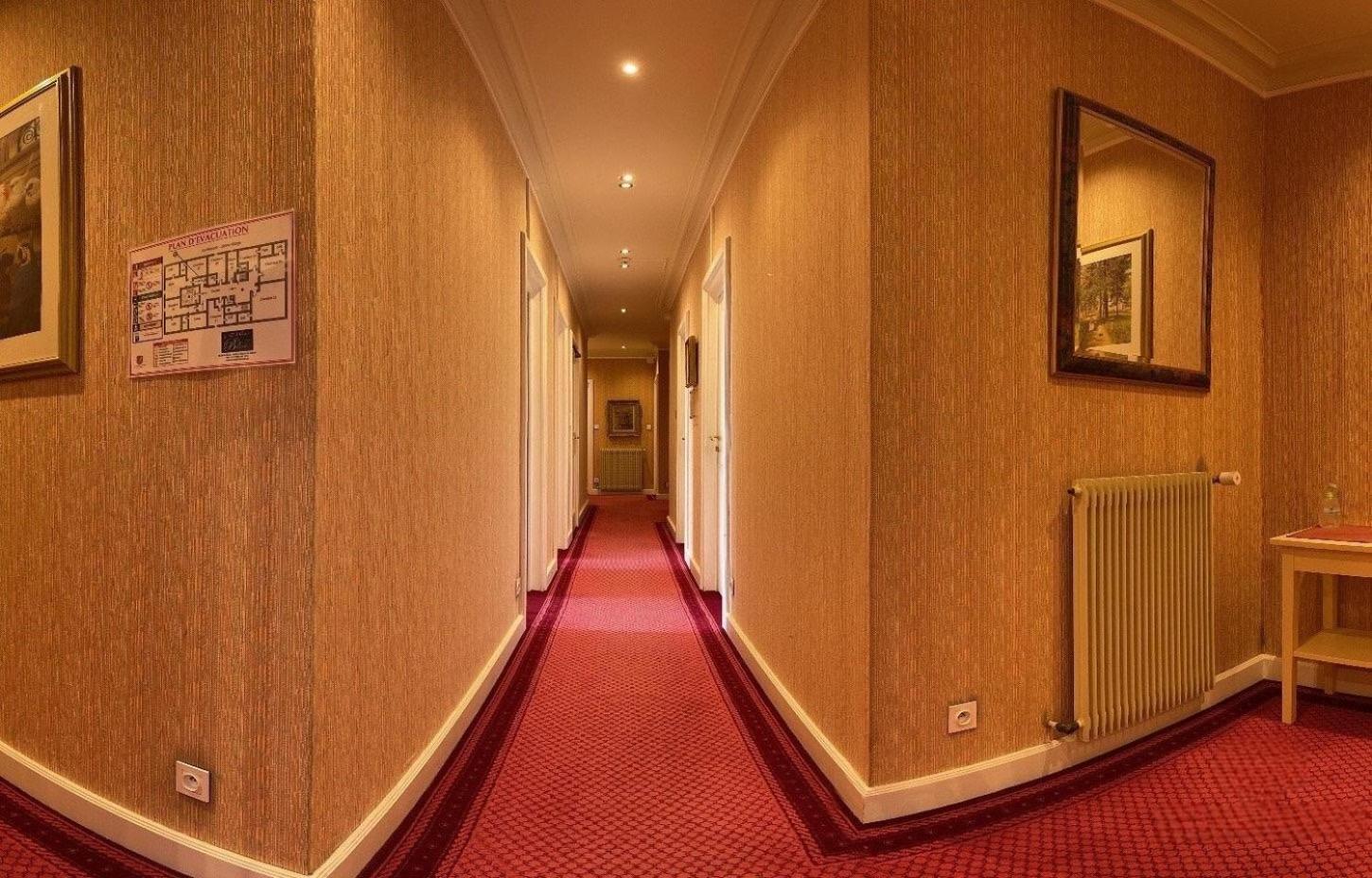 Le Manoir De Bellerive Hotel 4*